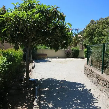 Apartamento Studio A Saint Raphael Avec Terrasse Amenagee Et Wifi A 100 M De La Plage
