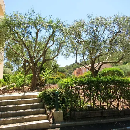 Apartamento Studio A Saint Raphael Avec Terrasse Amenagee Et Wifi A 100 M De La Plage